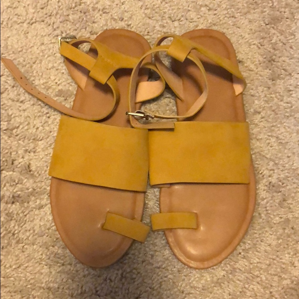 *NEW* Universal Thread Sandals